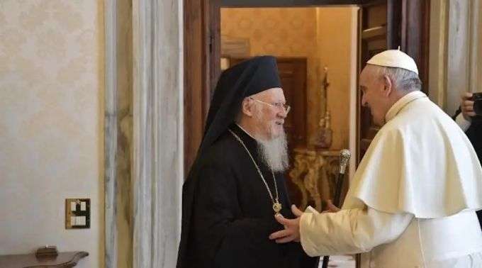 A unidade é a prioridade urgente no mundo atual, diz papa Francisco a patriarca ortodoxo